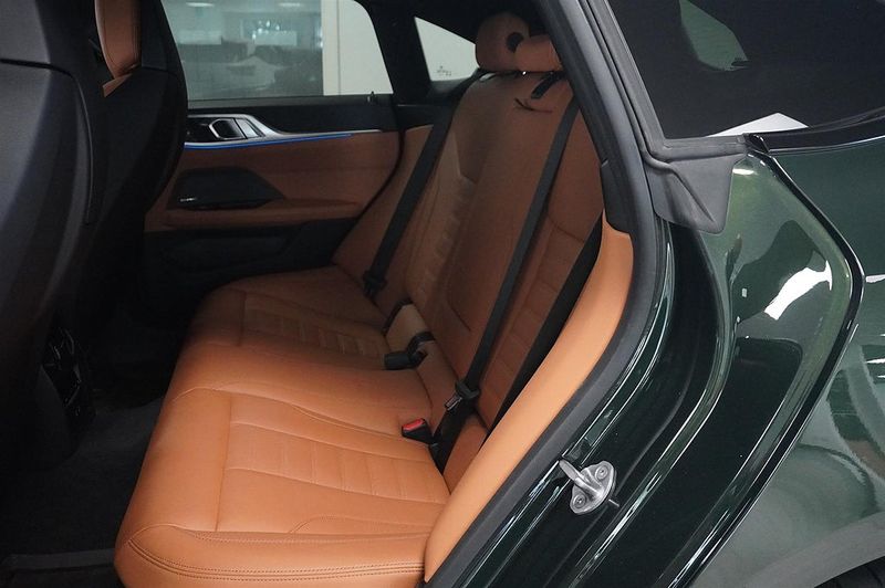 BMW i4 bild 9