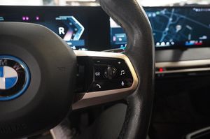 BMW iX bild 16