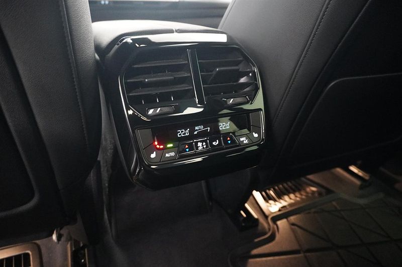 BMW iX bild 11