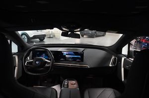 BMW iX bild 10
