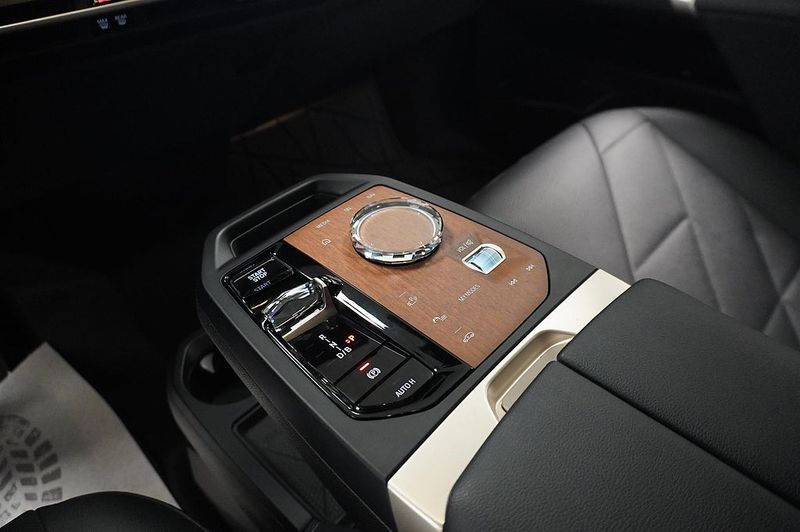 BMW iX bild 13