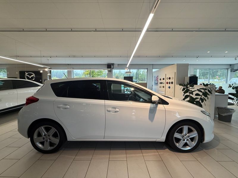 Toyota Auris bild 2
