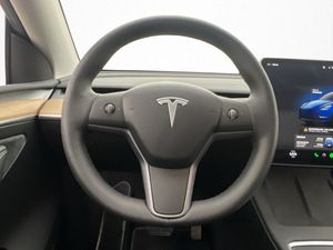 Tesla Model Y bild 16