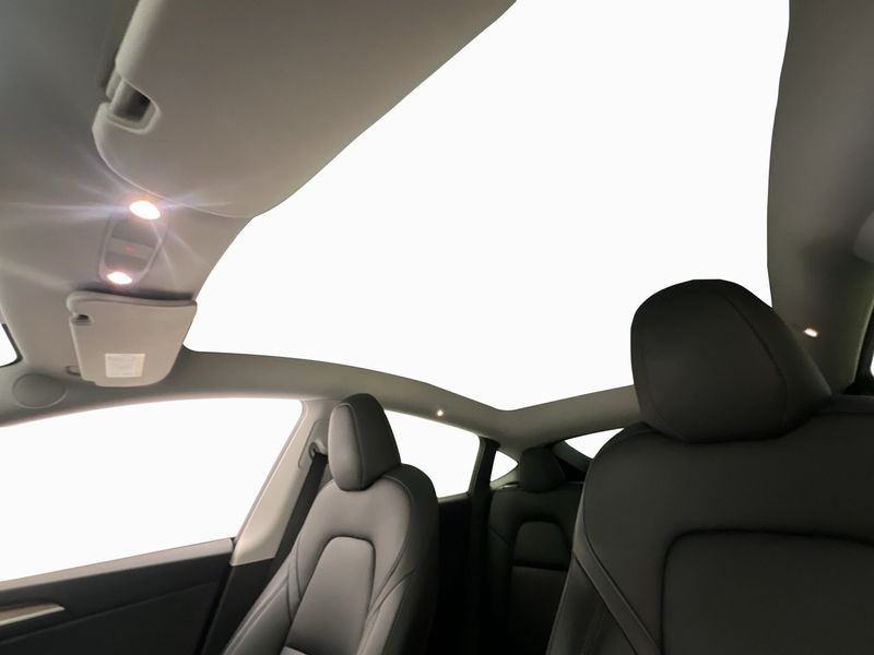 Tesla Model Y bild 13