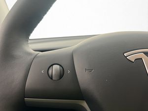 Tesla Model Y bild 17