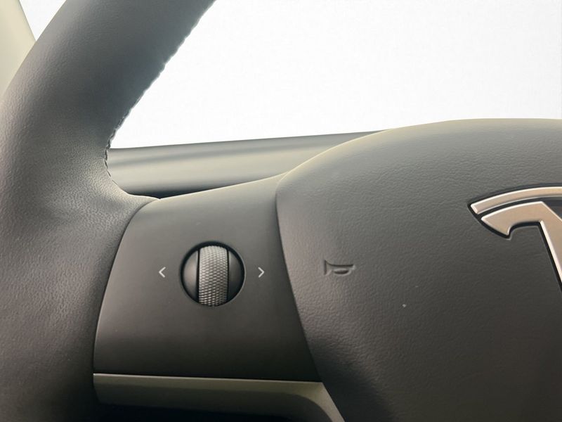 Tesla Model Y bild 17