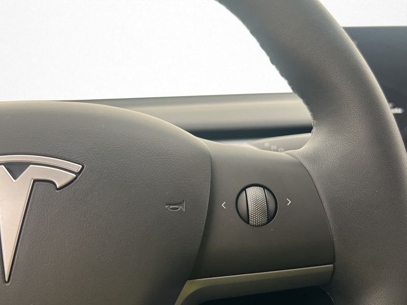Tesla Model Y bild 18