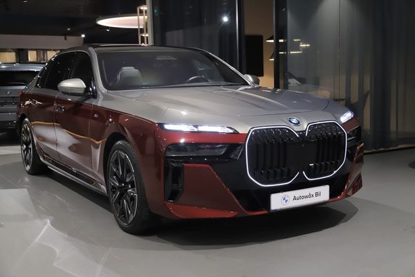 BMW i7 xDrive Executive Lounge / Individual Two-Tone / UNIK* - 2024