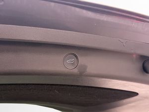 Tesla Model Y bild 30