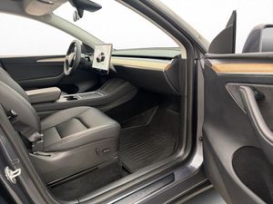 Tesla Model Y bild 28
