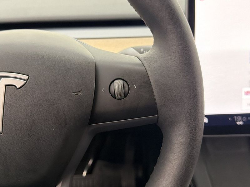 Tesla Model Y bild 15