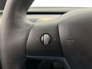Tesla Model Y bild 15