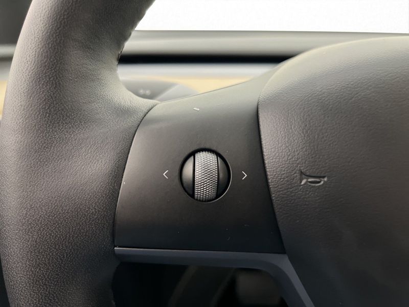 Tesla Model Y bild 15