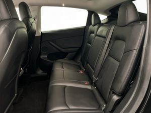 Tesla Model Y bild 28