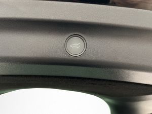 Tesla Model Y bild 30