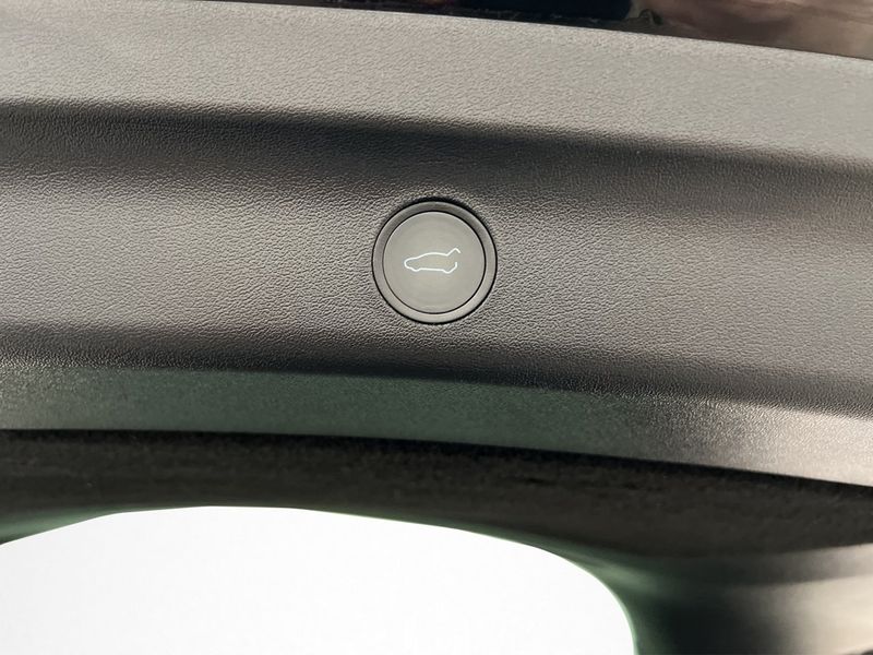 Tesla Model Y bild 30