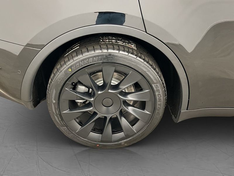 Tesla Model Y bild 32