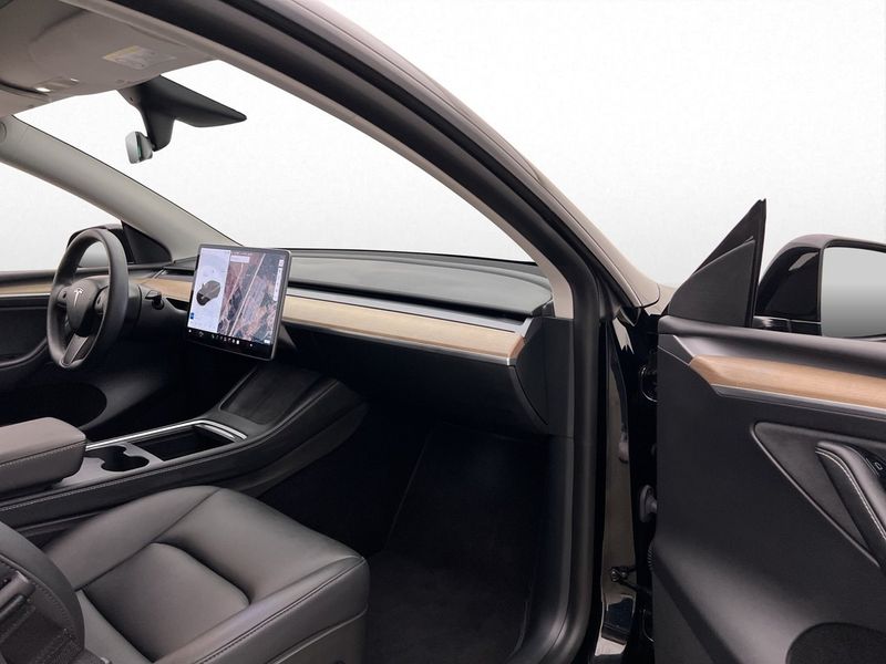 Tesla Model Y bild 27