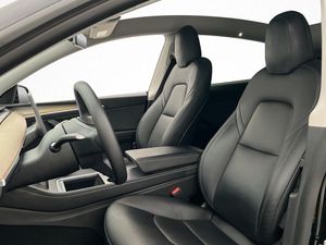 Tesla Model Y bild 33