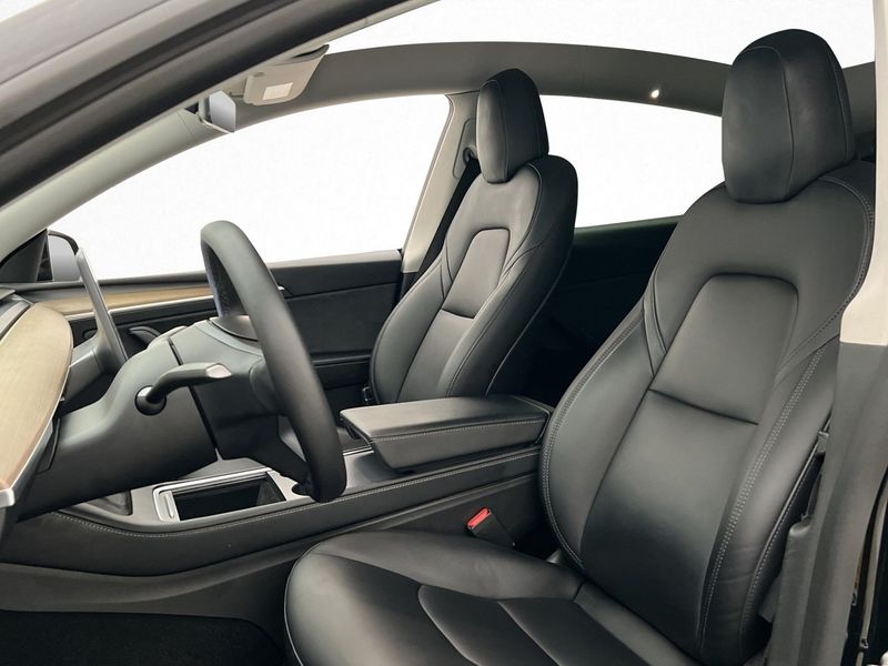 Tesla Model Y bild 33