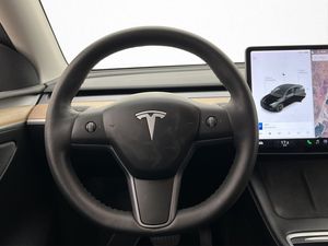 Tesla Model Y bild 14