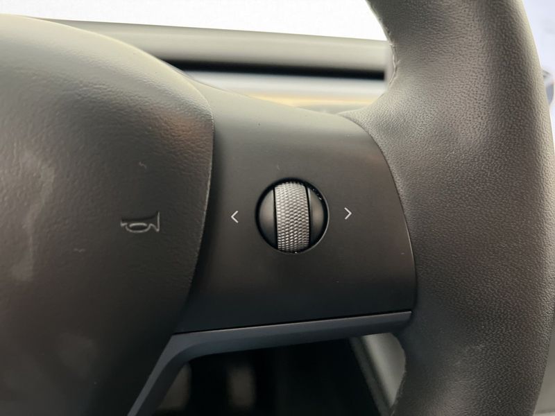Tesla Model Y bild 16