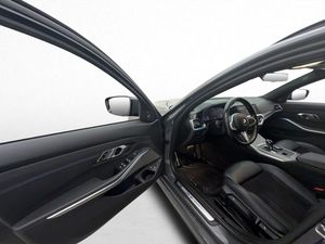 BMW 330 bild 10