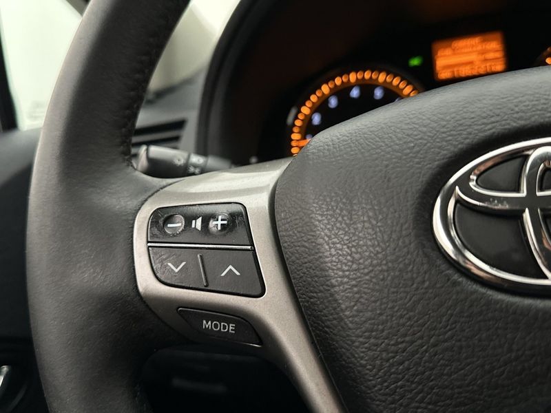Toyota Avensis bild 14