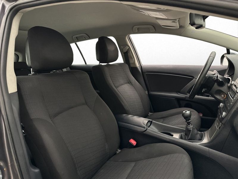 Toyota Avensis bild 20