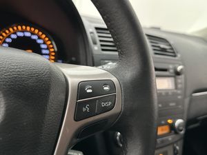 Toyota Avensis bild 16