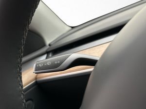 Tesla Model Y bild 35
