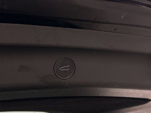 Tesla Model Y bild 28