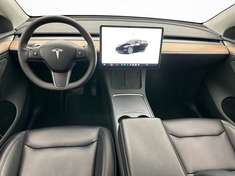 Tesla Model Y bild 16