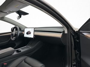 Tesla Model Y bild 30