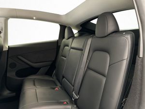 Tesla Model Y bild 27