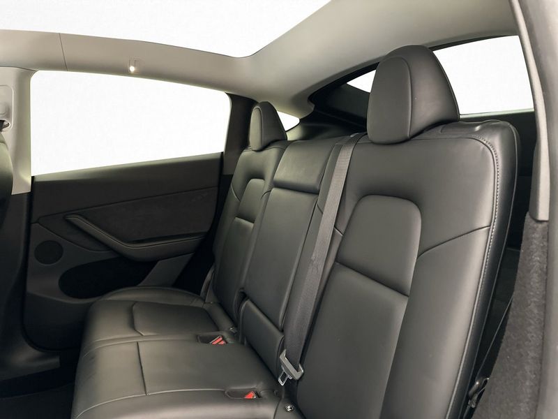 Tesla Model Y bild 27