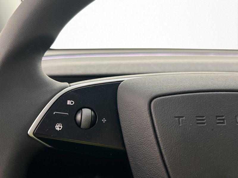 Tesla Model Y bild 18