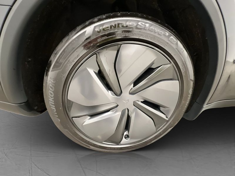 Tesla Model Y bild 33