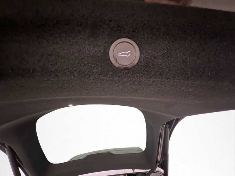 Tesla Model Y bild 12
