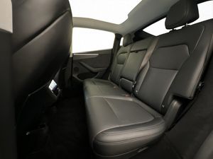 Tesla Model Y bild 28