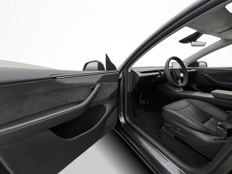 Tesla Model Y bild 13