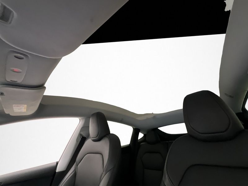 Tesla Model Y bild 15