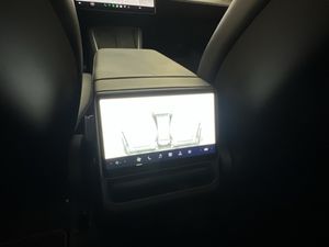 Tesla Model Y bild 27