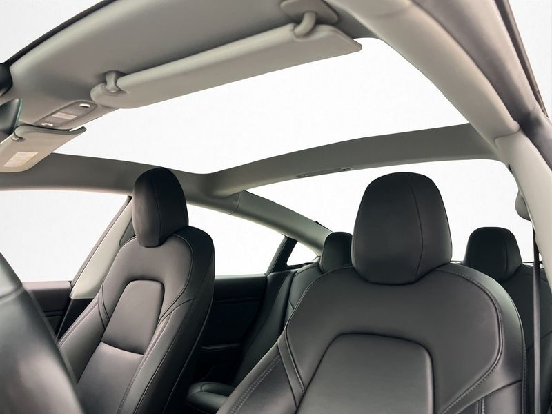 Tesla Model 3 bild 12
