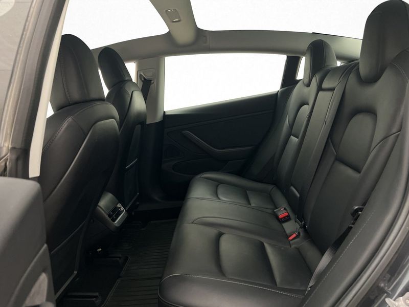 Tesla Model 3 bild 25