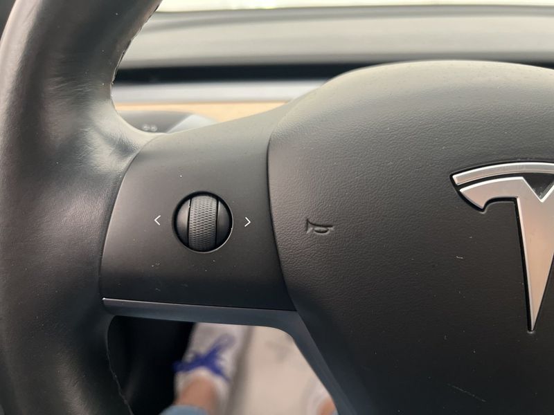 Tesla Model 3 bild 15