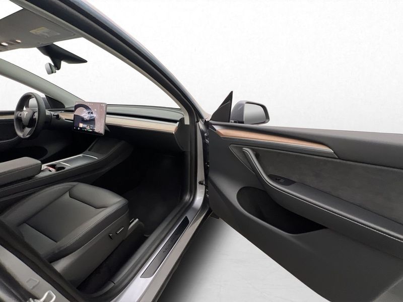 Tesla Model Y bild 30