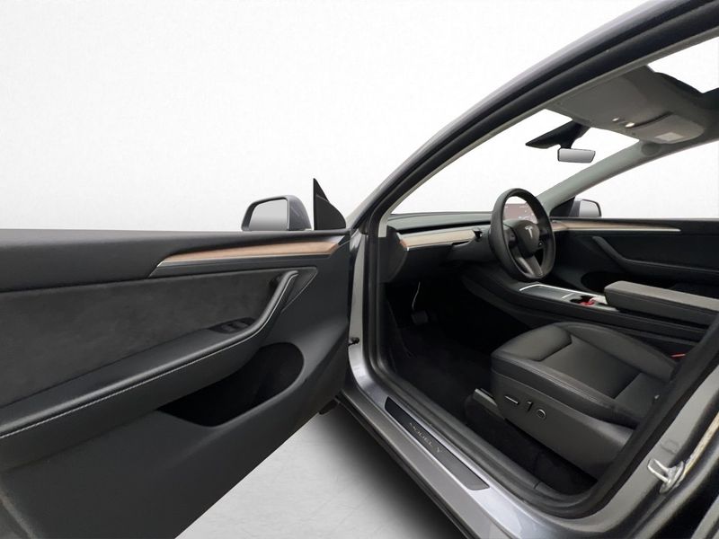 Tesla Model Y bild 13
