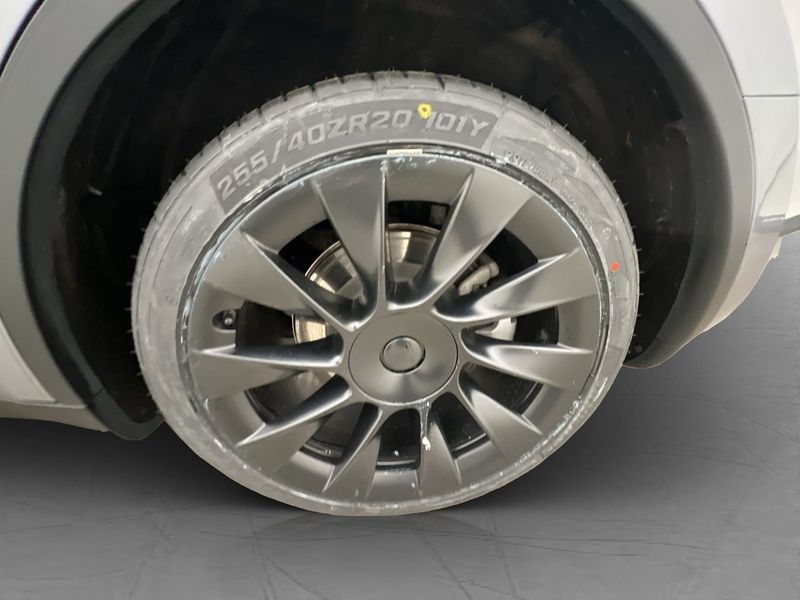 Tesla Model Y bild 32