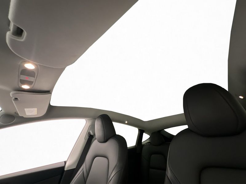 Tesla Model Y bild 15